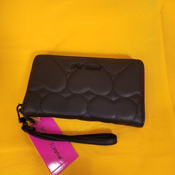 Betsey Johnson Black Quilted Heart Love Wallet Wristlet Zip Around NEW - Picture 7 of 12